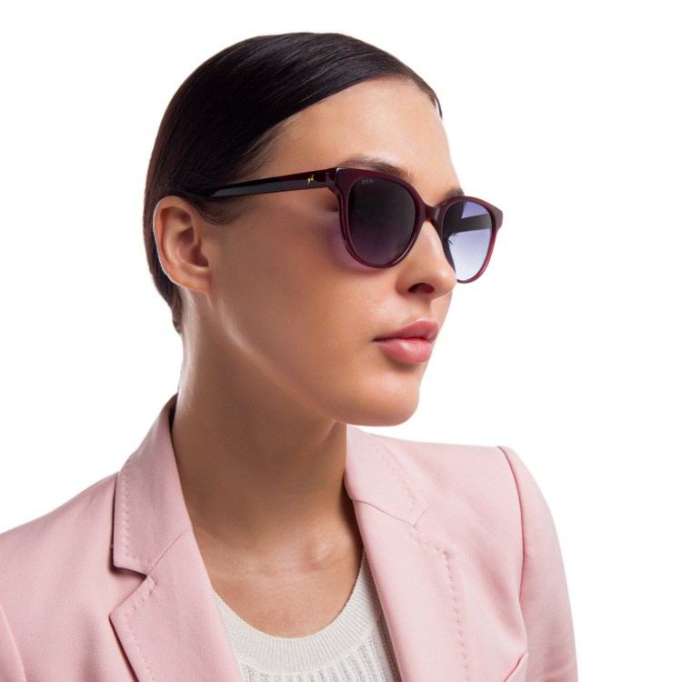 تسوق نظارة شمسية بإطار مربع EYE'M بلون أحمر أونلاين.