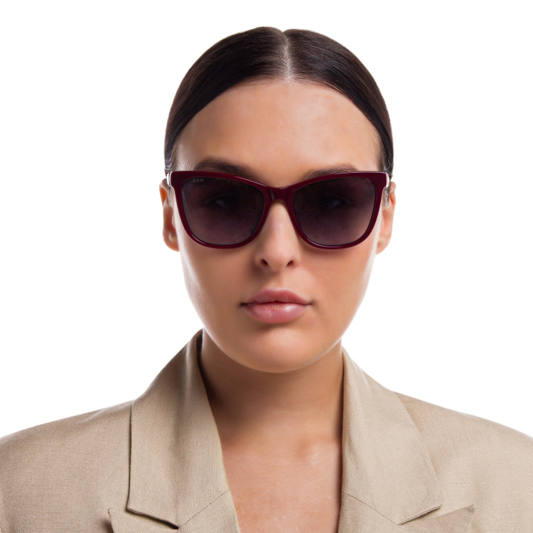 تسوق نظارة شمسية بإطار مربع EYE'M بلون أحمر أونلاين.