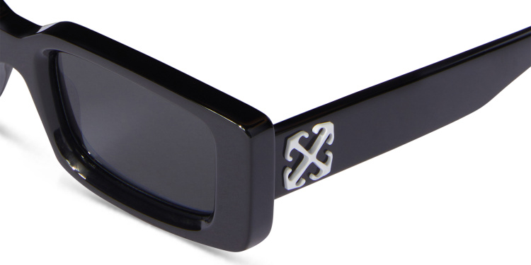 تسوق نظارات شمسية آرثور بإطار مستطيل للجنسين أوف وايت بلون أسود أونلاين.