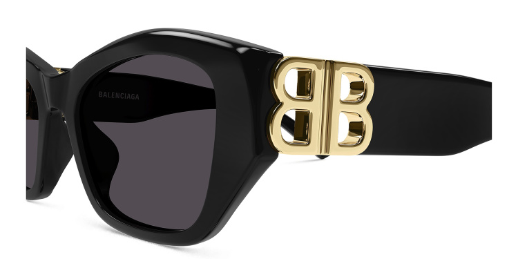 تسوق نظارات شمسية إيفريداي طراز كات آي بالينسياغا بلون أسود أونلاين.