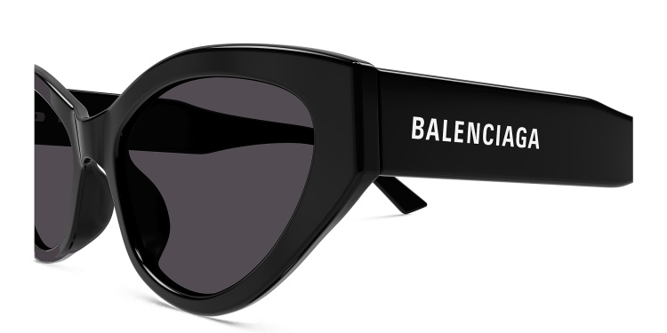 تسوق نظارات شمسية إيفريداي طراز كات آي بالينسياغا بلون أسود أونلاين.