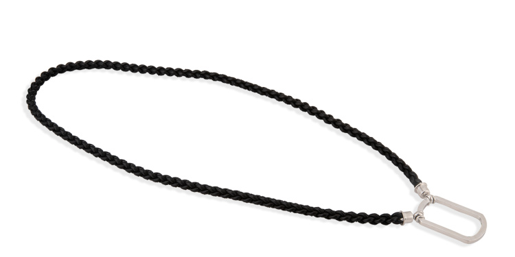 تسوق قلادة نظارات ذا وولف تاج لا لوب بلون أسود أونلاين.