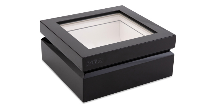 Shop OYOBOX Mini Unisex Glasses Case in Black online.