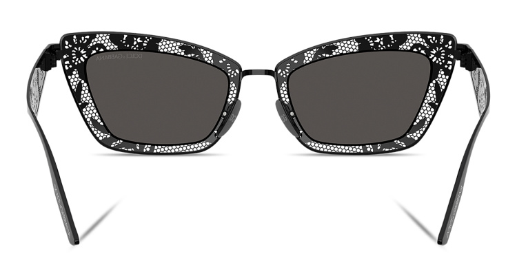 تسوق نظارات شمسية طراز كات آي بنقشة أزهار دولتشي آند غابانا بلون أسود أونلاين.