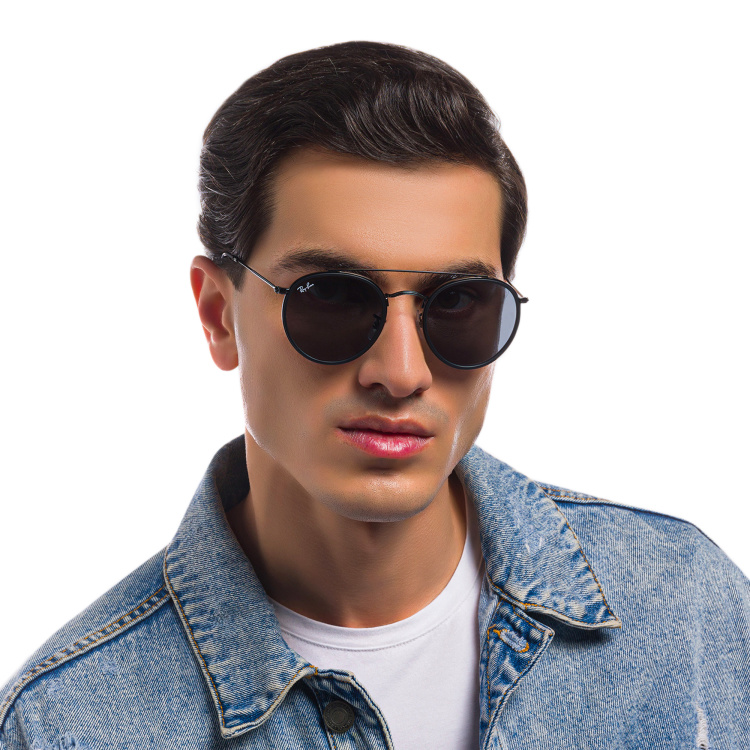 Shop Ray-Ban Pilot Classic Sunglasses in Black online.