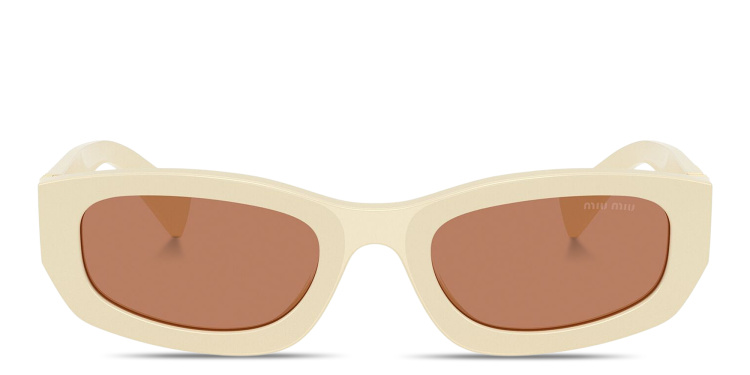 تسوق نظارات شمسية غير منتظمة بشعار العلامة العمودي ميو ميو بلون أبيض أونلاين.