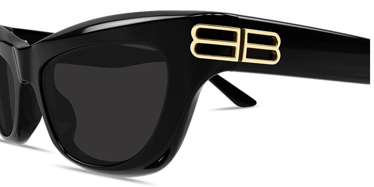 تسوق نظارات شمسية طراز كات آي بشعار بي بي بالينسياغا بلون أسود أونلاين.