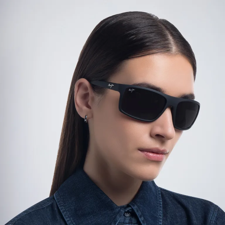 Shop Maui Jim Byron Bay Unisex Rectangle Sunglasses in Black online.