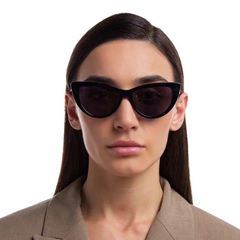 تسوق نظارة شمسية بإطار كات آي EYE'M بلون أسود أونلاين.