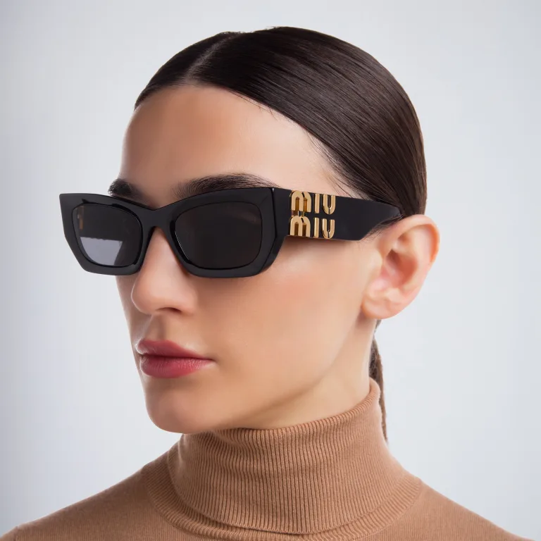 Shop MIU MIU Rectangle Sunglasses in Black online.