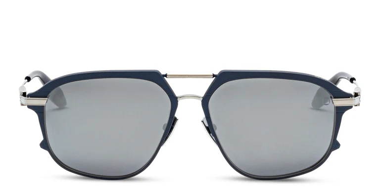 Shop AKONI Aviator Sunglasses in Black online.