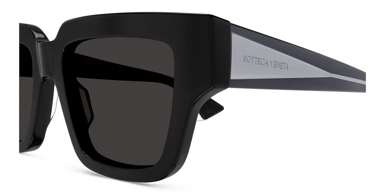 Shop BOTTEGA VENETA Nude Triangle Square Sunglasses in Black online.