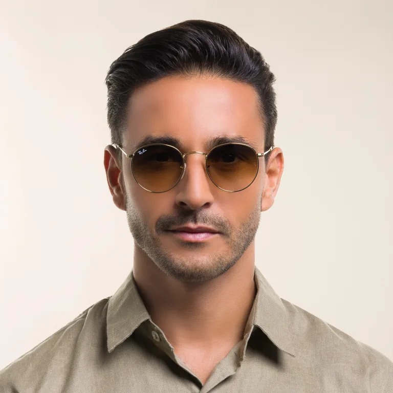 Shop Ray-Ban Round Metal Sunglasses in Gold online.